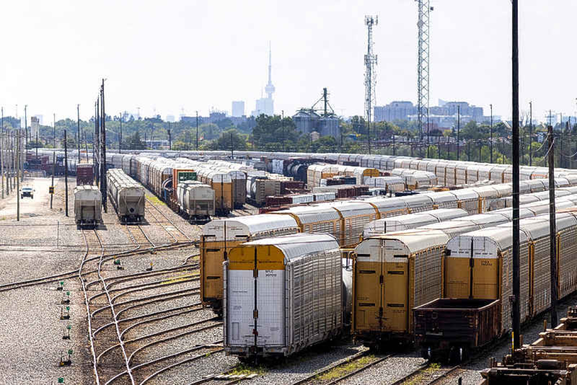 Canada moves to end  rail shutdown quickly